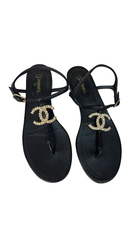 Black Flip-Flops