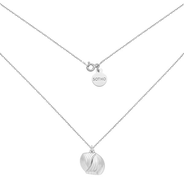 Srebrny naszyjnik z plecioną retro zawieszką